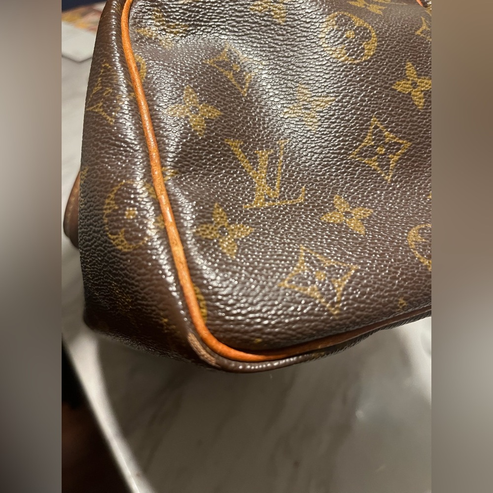 Authentic Louis Vuitton Speedy 25 Bag - Picture 7 of 8